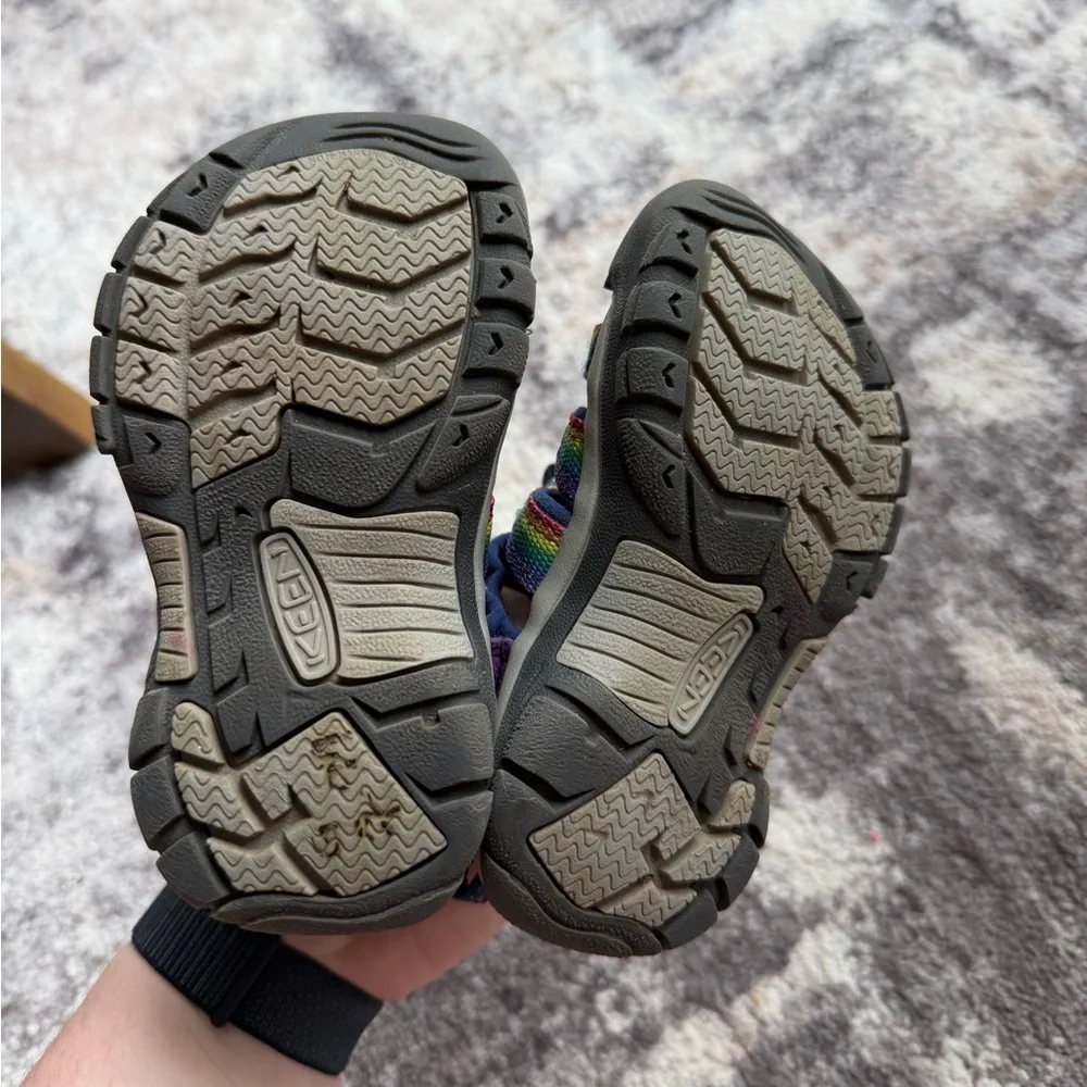 Keen Newport H2 sandals in a rainbow toddler size 8 - Picture 6 of 6